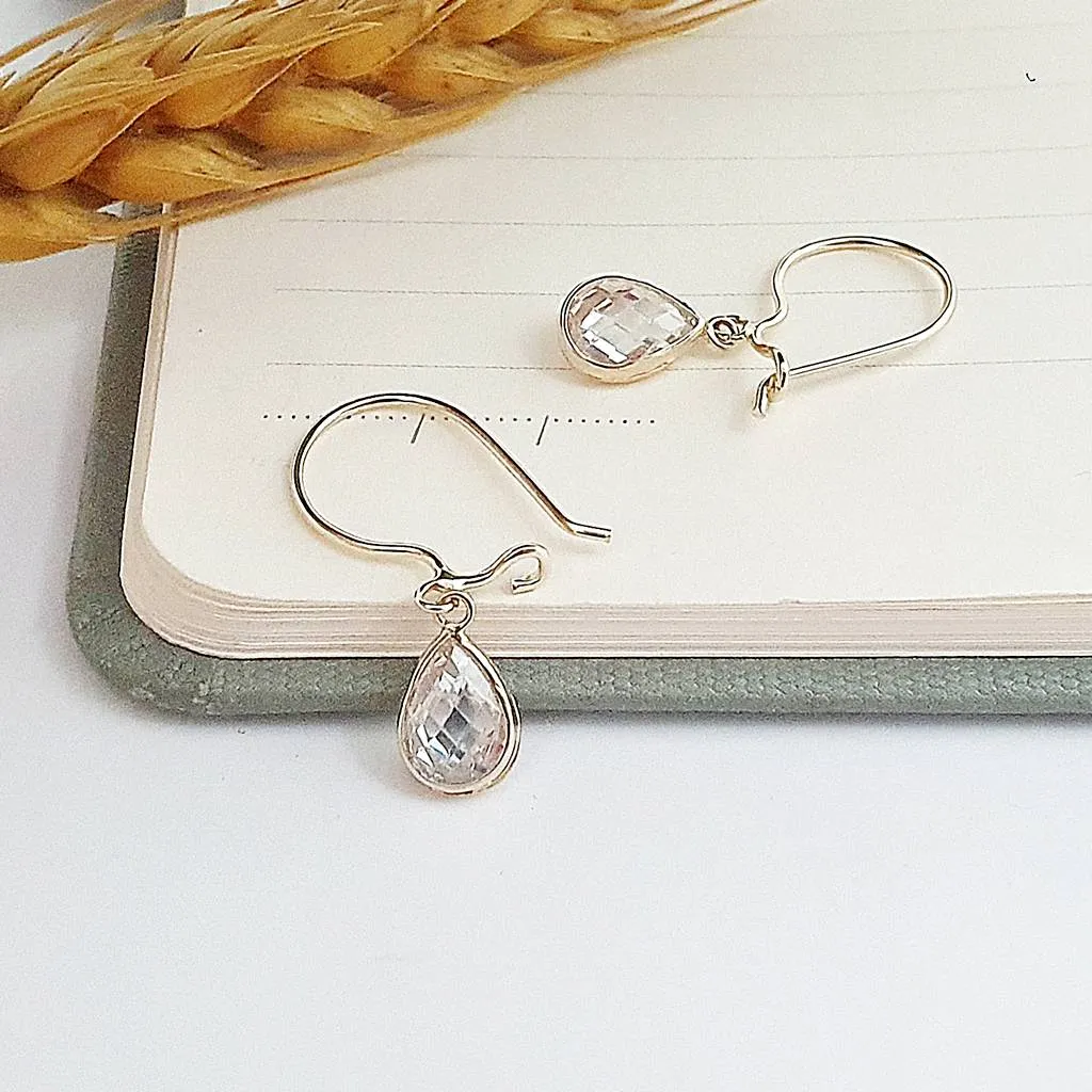 14 Ayar Altın Kristal Taşlı Damla Sallantılı Küpe KP13189