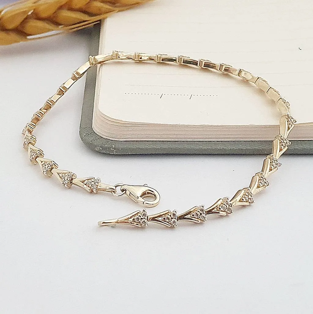 14 Ayar Altın Sıralı Ok Motifli Bileklik KN10029
