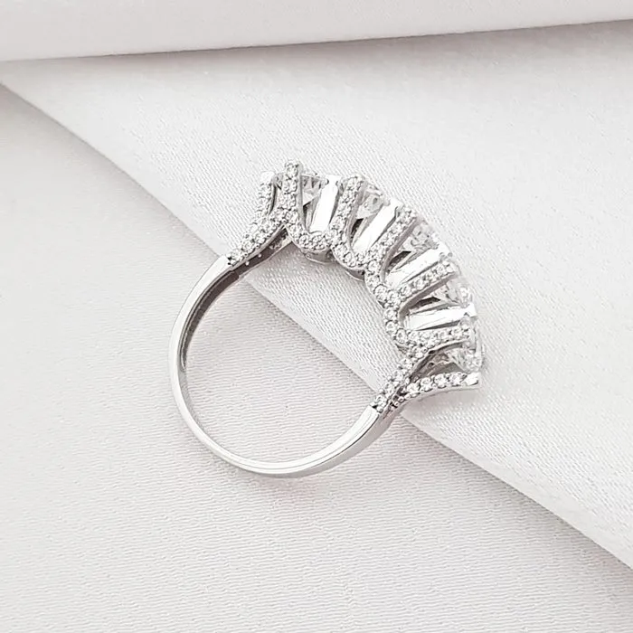 5 Taş Yüzük Beyaz Altın Swarovski Zirconia TK02744
