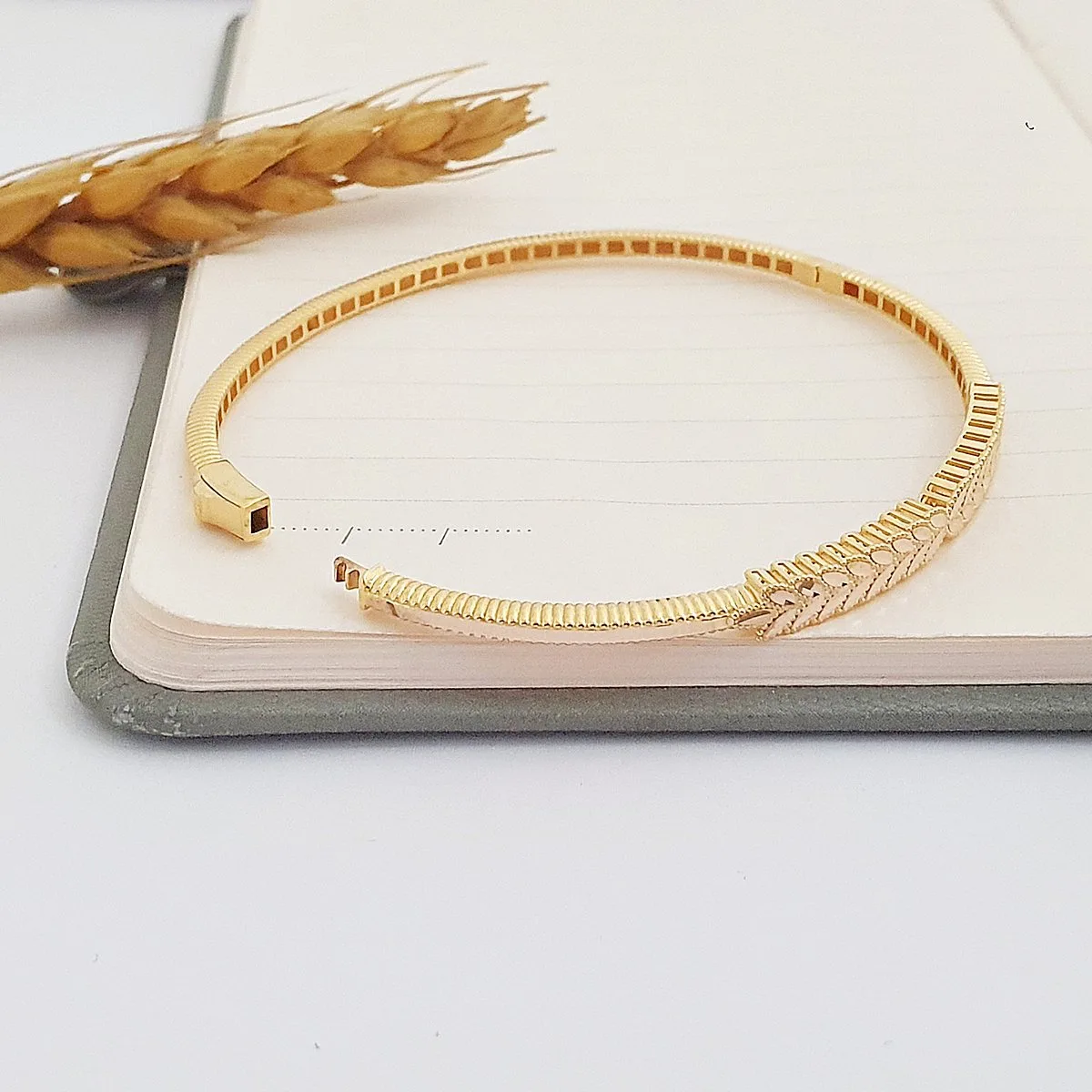 8 Ayar Altın Başak Model Ajda Kelepçe Bilezik FB07378