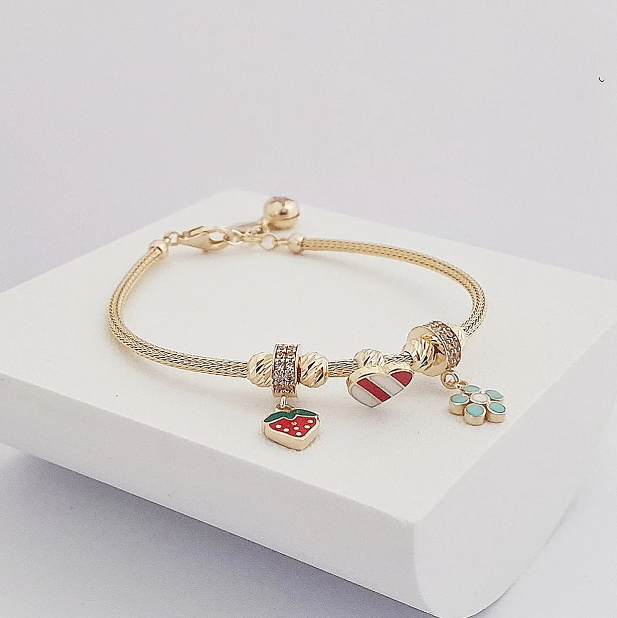 8 Ayar Altın Çilek Charm Sallantılı Çocuk Bileklik KN10584