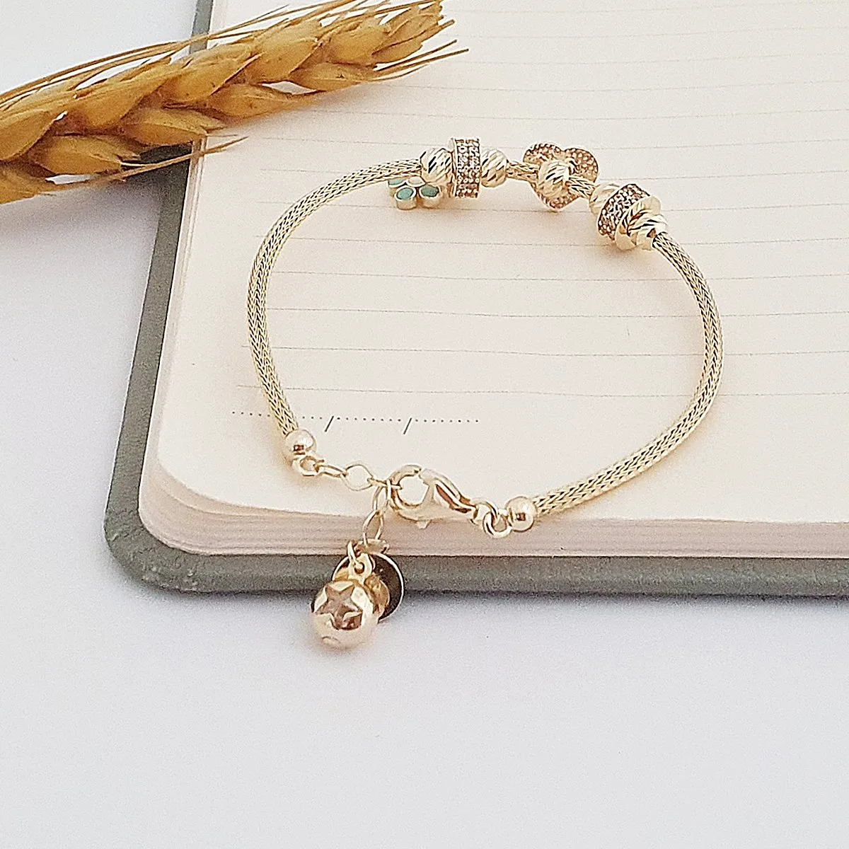 8 Ayar Altın Çilek Charm Sallantılı Çocuk Bileklik KN10584