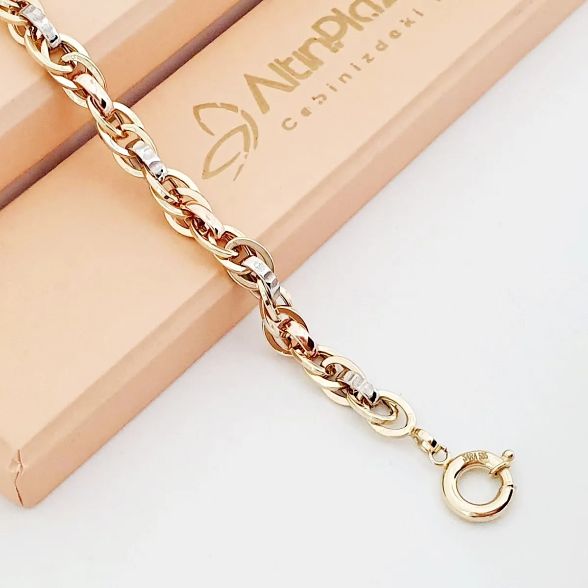 Altın Yeşil Beyaz Halkalı Bileklik KN03988