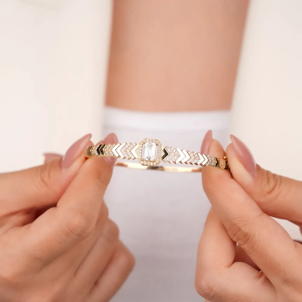 Kılçık Model Baget Taş Kelepçe Altın Bilezik KN02593