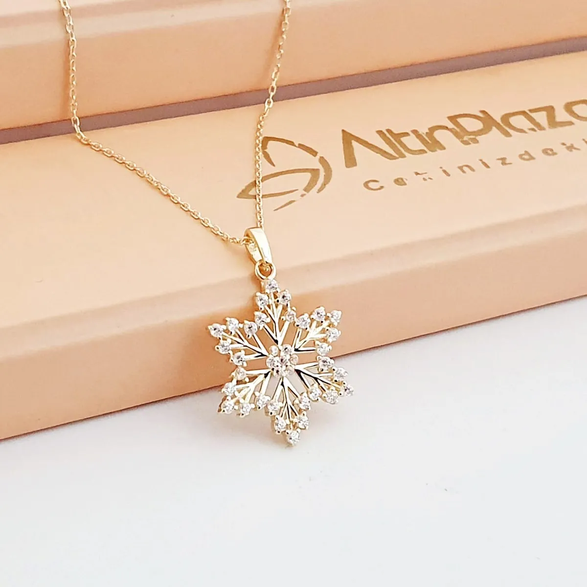 Kristal Kar Tanesi Altın Kolye KL11710