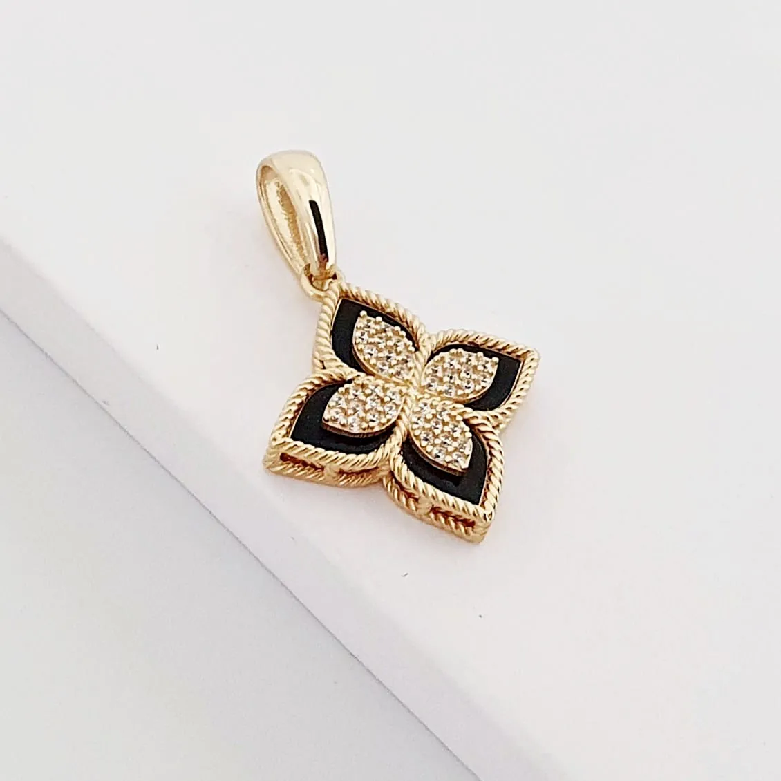 Siyah Mineli Alhambra Yonca Altın Charm KL11856