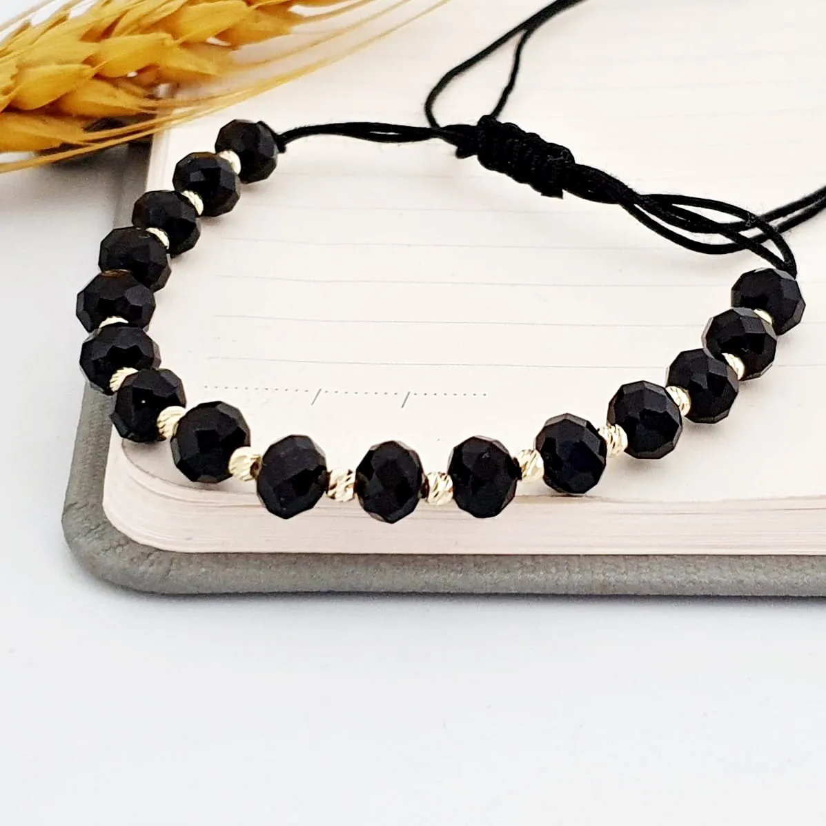 Siyah Taşlı Dorika Top İpli Altın Bileklik FB03298