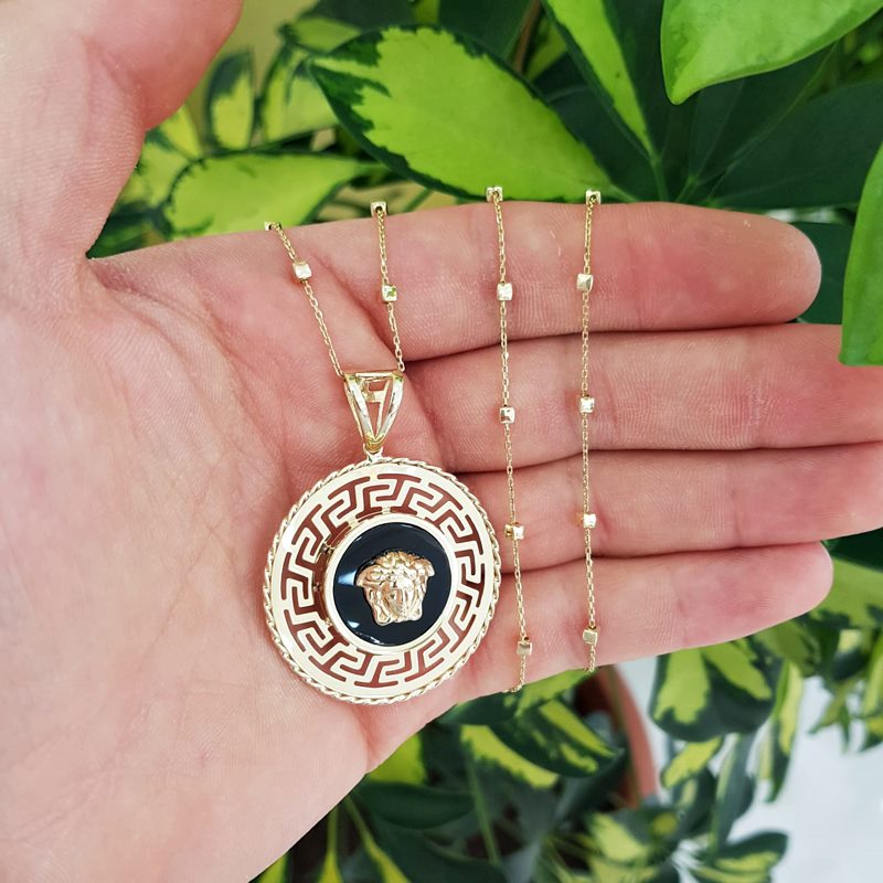 Versace Çerçeveli Aslanlı Madalyon Altın Kolye Ucu KL07110