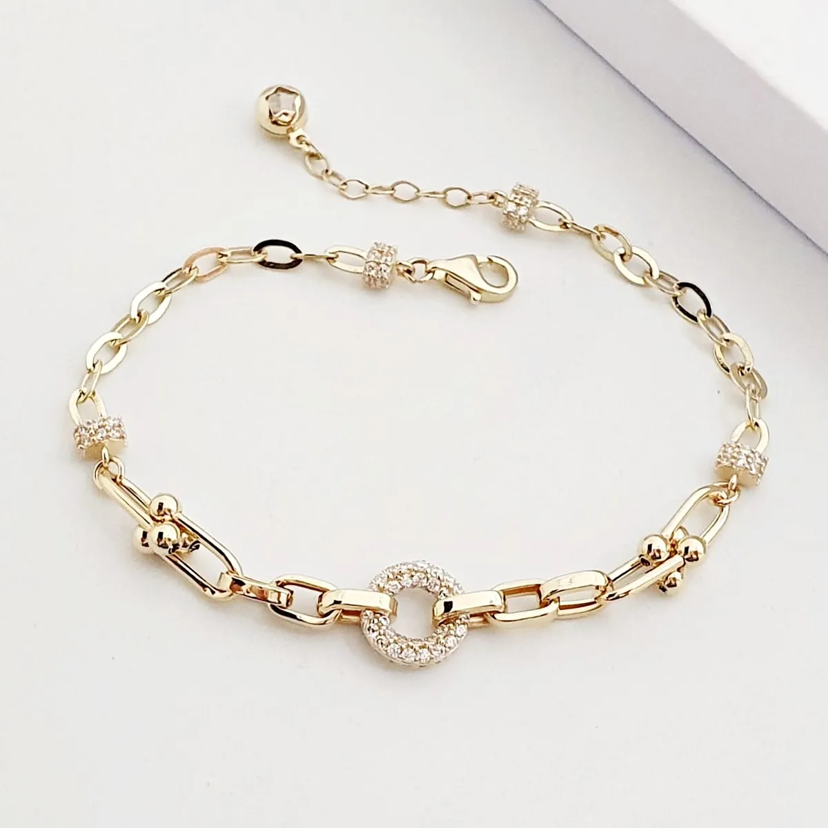 Yuvarlak Halkalı Ataç ve Tiffany Zincir Altın Bileklik KN08080