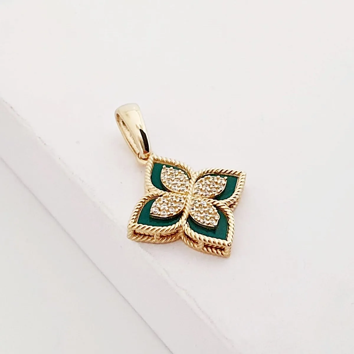 Zümrüt Yeşili Mineli Alhambra Yonca Altın Charm KL11851