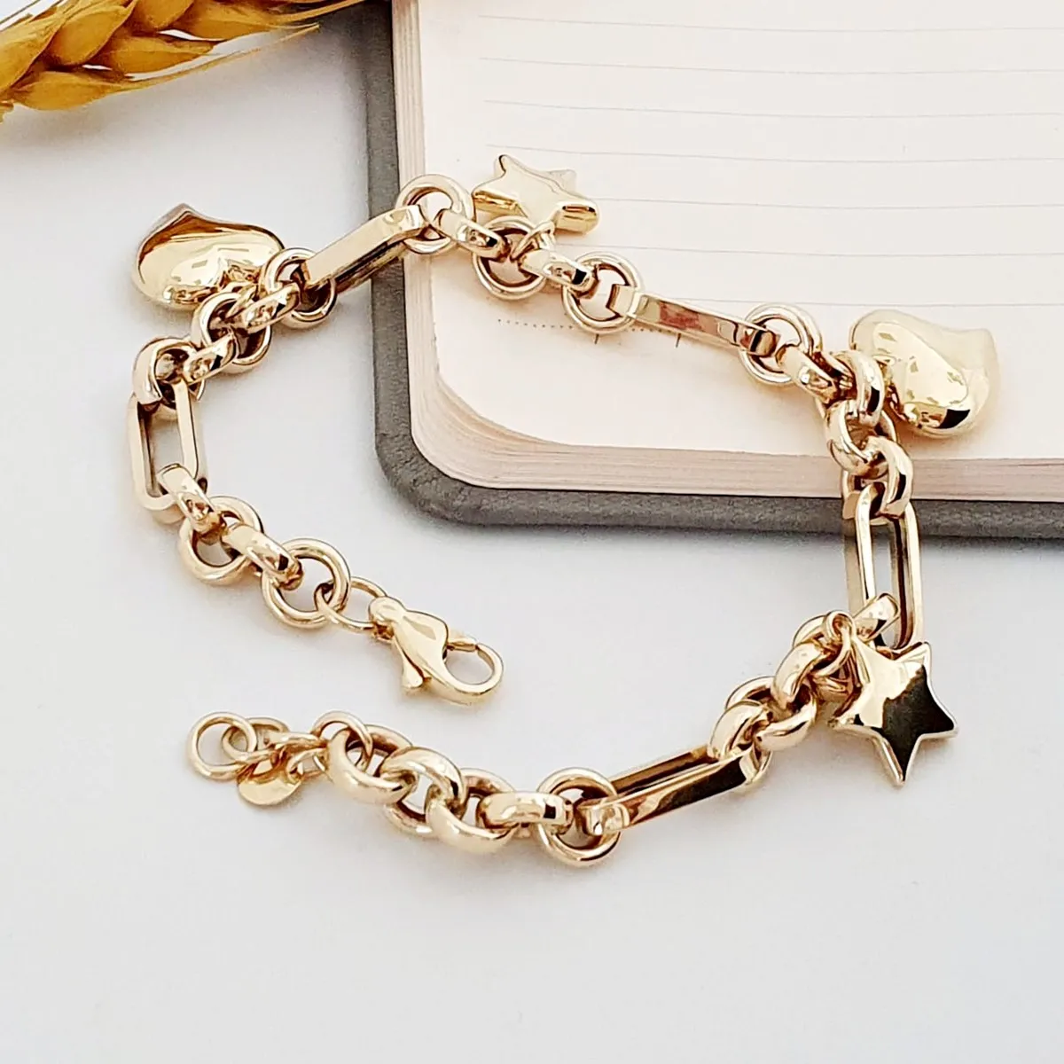 Sarı Altın Bombeli Figürler Charm Bileklik KN08399