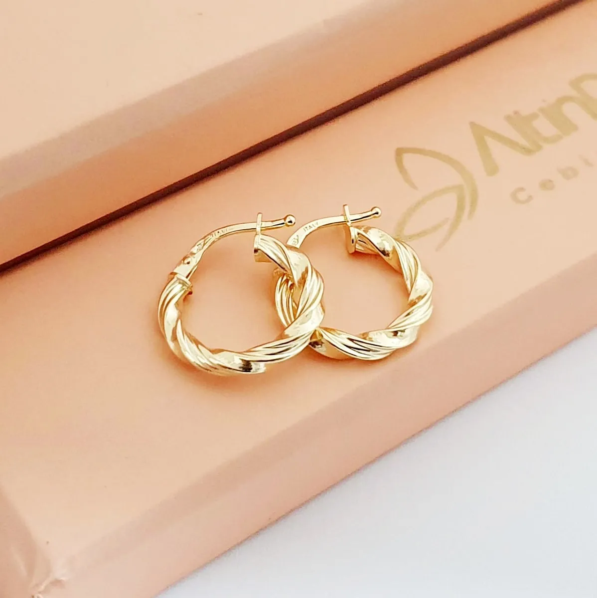 Sarmal Tasarım Altın Orta Boy Halka Küpe KP11238