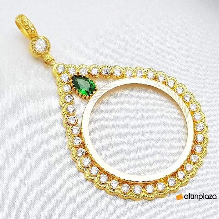 Zümrüt Taş Kesim Tam Altın Boyu Çerçeve Kolye